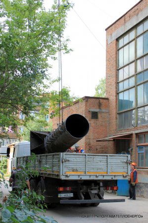 м. Полтава, вул. Європейська (Фрунзе), 48. Демонтаж старої димової труби.