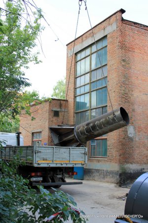 м. Полтава, вул. Європейська (Фрунзе), 48. Демонтаж старої димової труби.