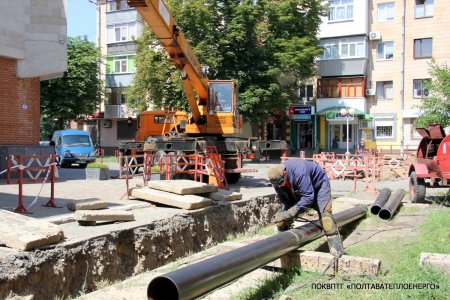 «ПОЛТАВАТЕПЛОЕНЕРГО» ІНФОРМУЄ: Гідравлічні випробування виявили аварійну ділянку теплової мережі на вул. В. Чорновола