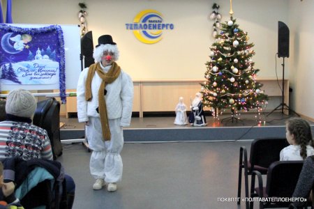 Святий Миколай солодощами обдарував дітей полтавських теплоенергетиків за їхні художні таланти
