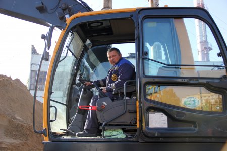 ВІТАЄМО КОЛЕГ ІЗ ДНЕМ ПРАЦІВНИКІВ ЖИТЛОВО- КОМУНАЛЬНОГО ГОСПОДАРСТВА І ПОБУТОВОГО ОБСЛУГОВУВАННЯ НАСЕЛЕННЯ УКРАЇНИ!
