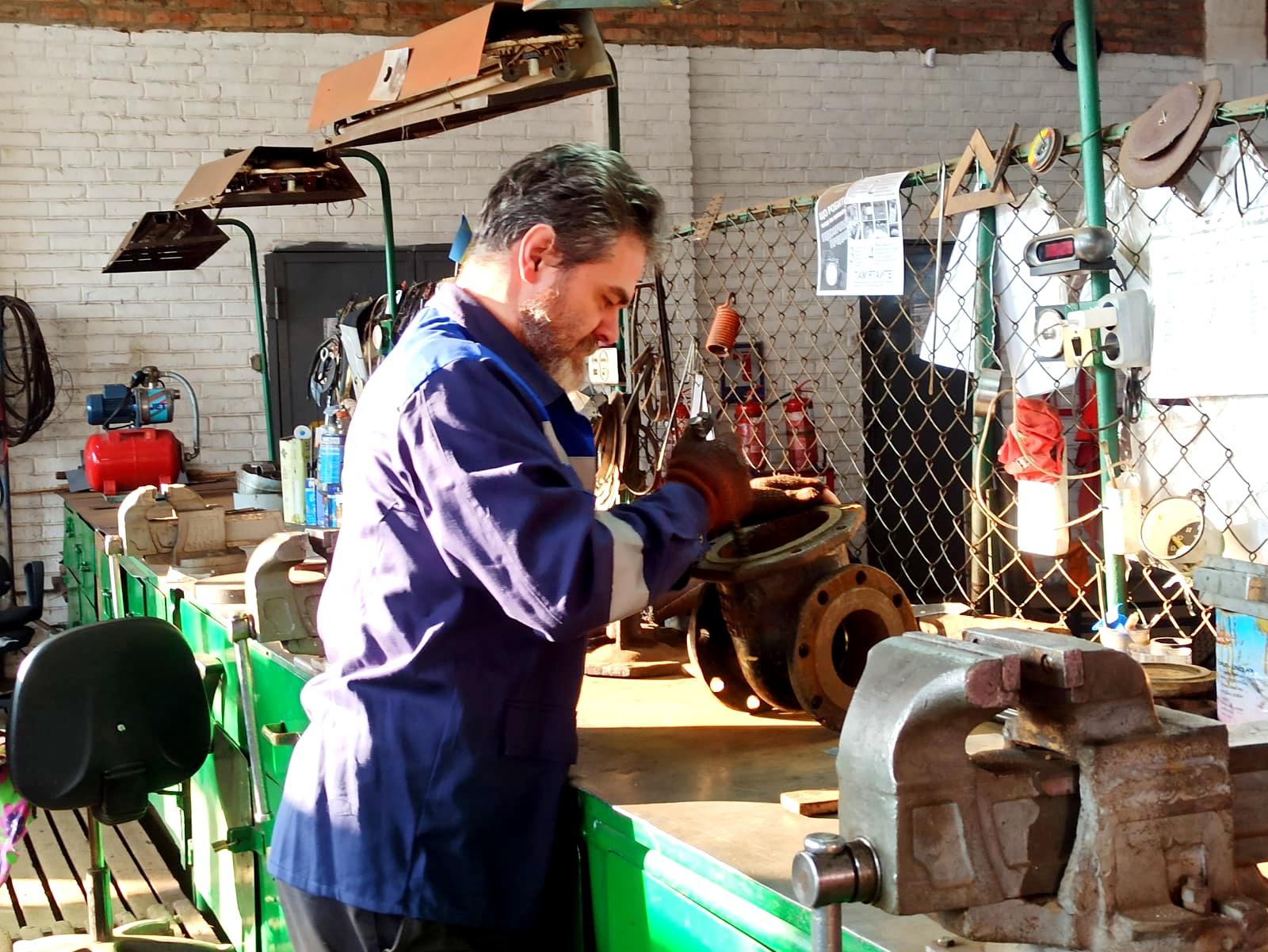 У механічній майстерні підприємства ремонтують обладнання з котелень